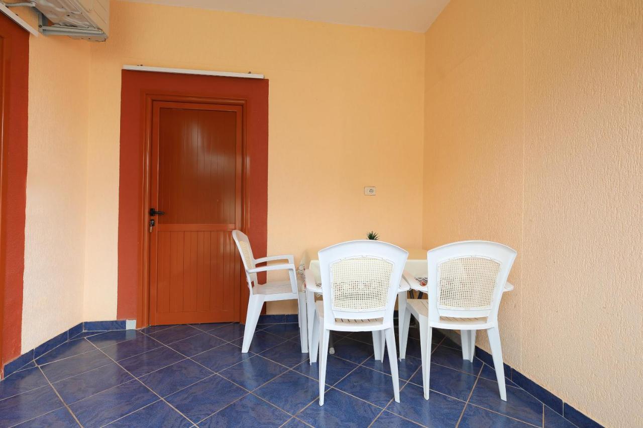 Vila Feliz - Premium Rooms With Free Private Parking Vlorë Buitenkant foto