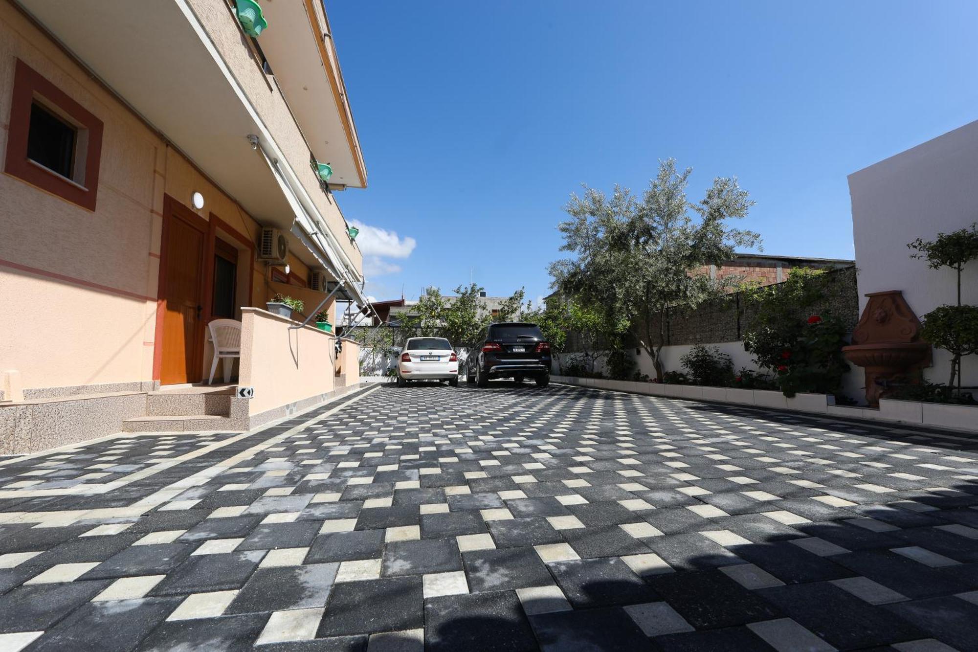 Vila Feliz - Premium Rooms With Free Private Parking Vlorë Buitenkant foto
